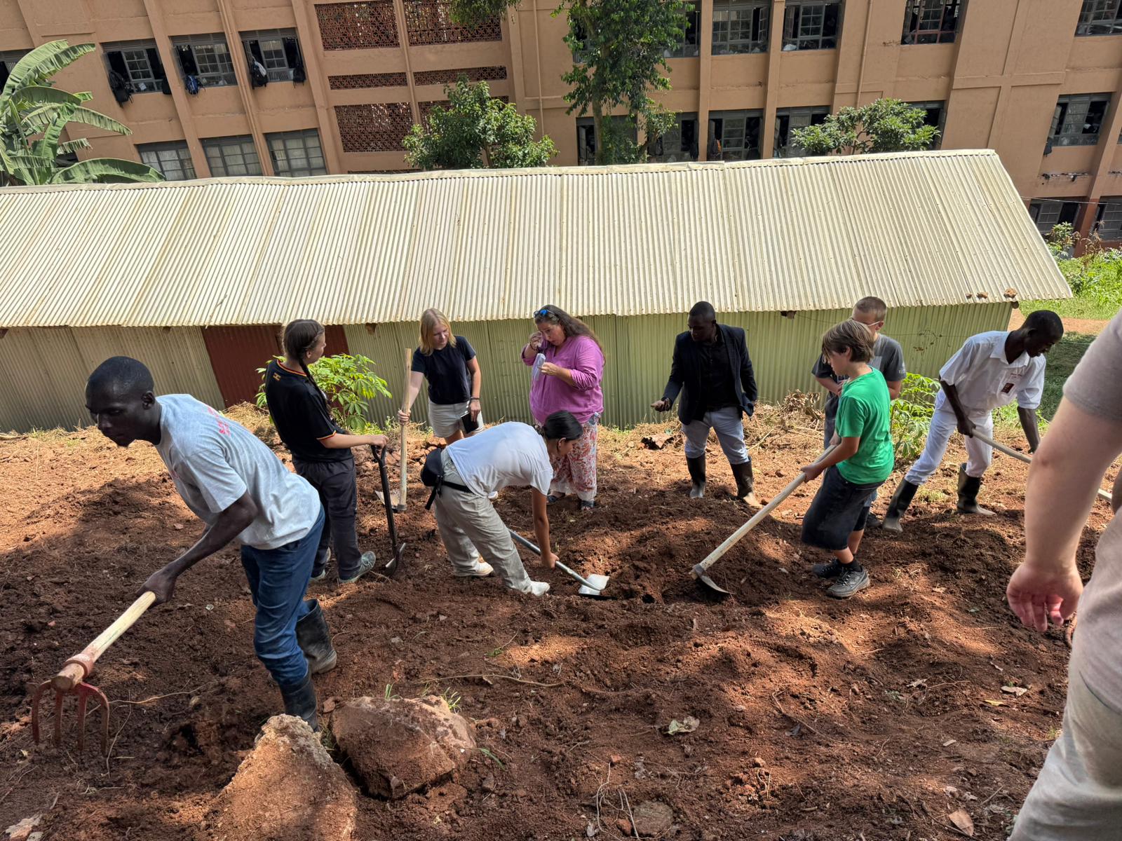 Gartenarbeit auf dem Schulgelände